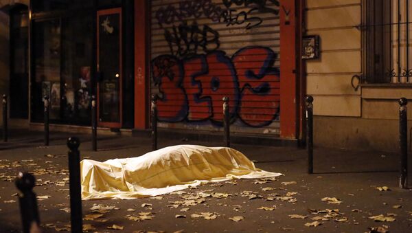 El lugar del atentado en París - Sputnik Mundo