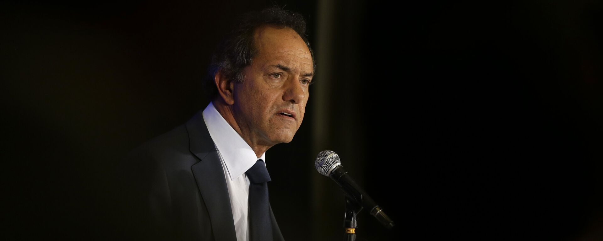 Buenos Aires' Governor and ruling party presidential candidate Daniel Scioli gives a press conference the day after elections in Buenos Aires, Argentina - Sputnik Mundo, 1920, 06.06.2023