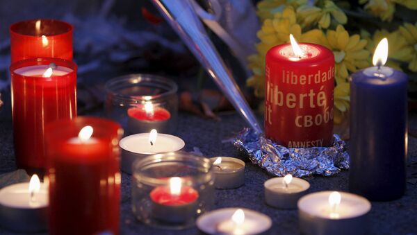 Velas en homenaje a las víctimas de los atentados de París en Ginebra - Sputnik Mundo