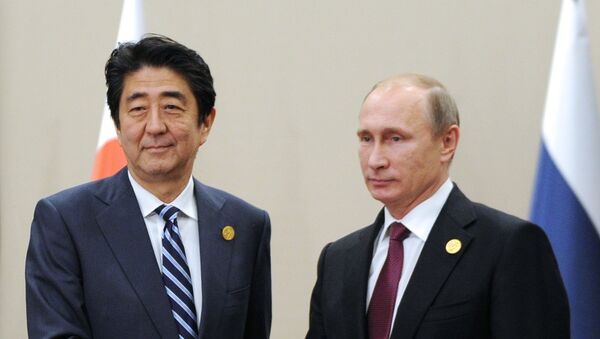 Primer ministro de Japón, Shinzo Abe, y presidente de Rusia, Vladímir Putin - Sputnik Mundo