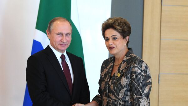 Presidente de Rusia, Vladímir Putin y Presidenta de Brasil, Dilma Rousseff durante la reunión informal de los líderes del BRICS en Antalia - Sputnik Mundo