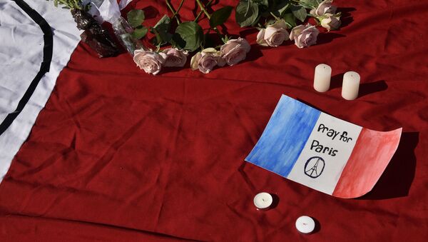 El mundo expresa su dolor por las víctimas de los atentados en París (archivo) - Sputnik Mundo