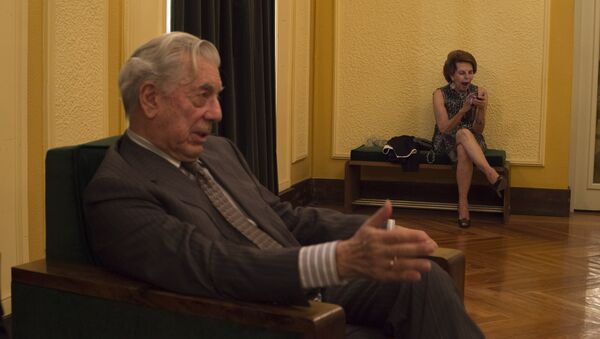 Mario Vargas Llosa con su esposa Patricia Llosa - Sputnik Mundo