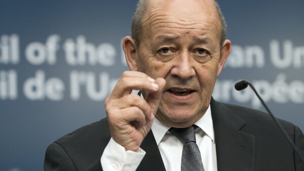 French Defence Minister Jean-Yves Le Drian during a news conference of European Union foreign and defence ministers at the EU Council in Brussels, Belgium, November 17, 2015 - Sputnik Mundo