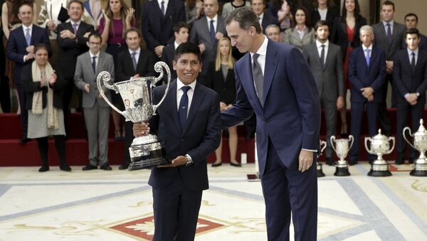 El ciclista colombiano Nairo Quintana y el rey Felipe VI de España - Sputnik Mundo