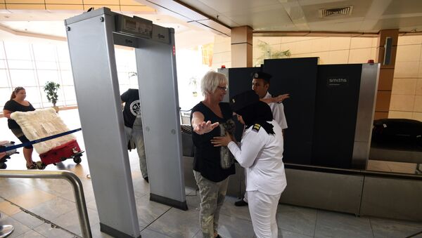 Control de seguridad en el aeropuerto de Sharm El-Sheikh - Sputnik Mundo