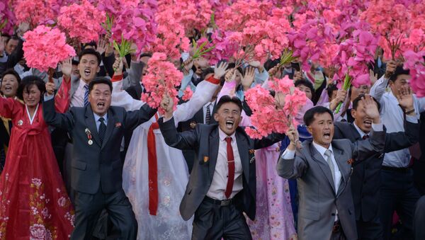 Norcoreanos festejan el 70 aniversario del Partido de los Trabajadores. 10 de octubre de 2015 - Sputnik Mundo