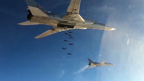 Aviación rusa ataca posiciones del EI en Siria - Sputnik Mundo