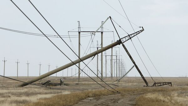 Torre de conducción eléctrica dañada en la región de Jersón cerca la frontera con Crimea - Sputnik Mundo