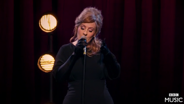 Adele participa en concurso de sus imitadores sin identificarse - Sputnik Mundo