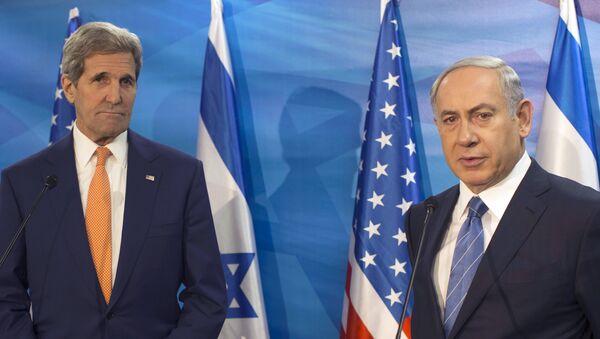 Secretario de Estado de EEUU, John Kerry y primer ministro de Israel, Benjamín Netanyahu durante un encuentro en Jerusalén - Sputnik Mundo