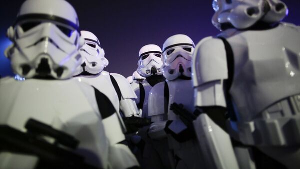 Fanáticos de Star Wars vestidos como Stormtroopers - Sputnik Mundo