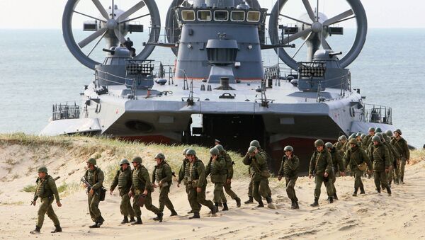 Soldados rusos durante maniobras en el óblast de Kaliningrado (Archivo) - Sputnik Mundo