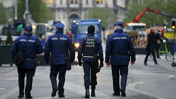 Belgian police patrol in central Brussels - Sputnik Mundo