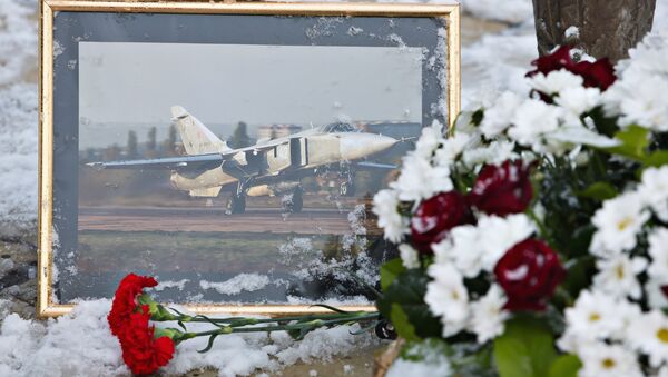 Homenaje a los pilotos del Su-24 ruso derribado por Turquía - Sputnik Mundo