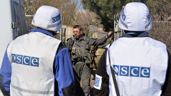 Miembros de la OSCE en Ucrania (archivo) - Sputnik Mundo