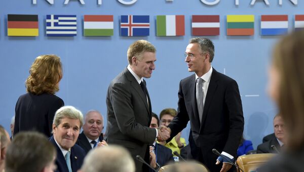 Ministro de Asuntos Exteriores de Montenegro, Igor Luksic, y secretario general de la OTAN, Jens Stoltenberg - Sputnik Mundo