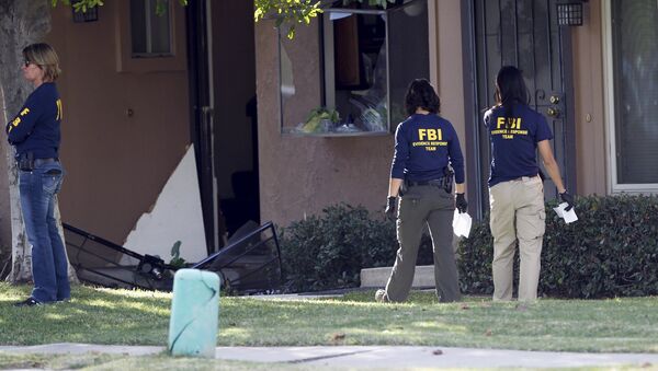 Hallan 12 explosivos en casa del presunto autor de tiroteo en California - Sputnik Mundo