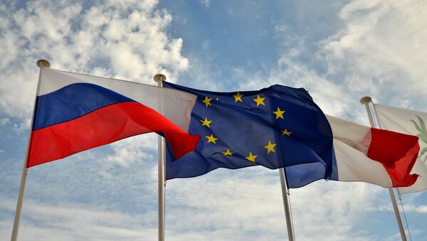 Banderas de Rusia y la Unión Europea - Sputnik Mundo