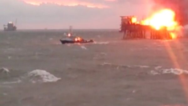 Incendio en plataforma petrolera Gunesli en el Mar Caspio - Sputnik Mundo