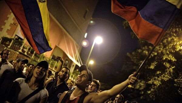 Partidarios de la oposición venezolana celebran la victoria en las elecciones parlamentarias - Sputnik Mundo