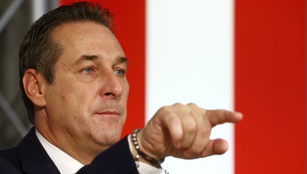 Heinz-Christian Strache, presidente del Partido de la Libertad de Austria (FPO, derecha) - Sputnik Mundo