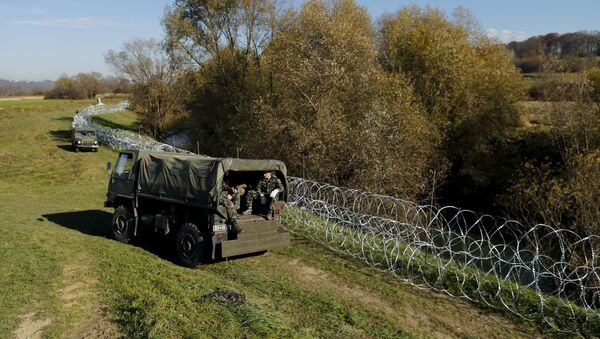 Soldados eslovenos cerca de la frontera del país - Sputnik Mundo