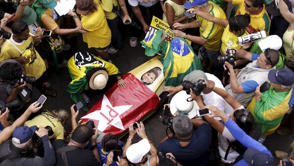 Fracaso de las manifestaciones a favor del impeachment de Dilma Rousseff - Sputnik Mundo