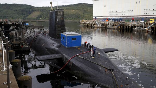 Submarino nuclear en la base naval de la Marina Real Británica en Faslane, Escocia - Sputnik Mundo