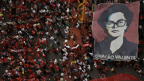 Los miembros de los sindicatos de trabajadores protestan contra la destitución de Rousseff - Sputnik Mundo