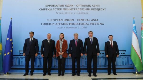 Alta Representante de la UE para Asuntos Exteriores y Política de Seguridad, Federica Mogherini visita Kazajistán para firmar un nuevo acuerdo ampliado de asociación - Sputnik Mundo