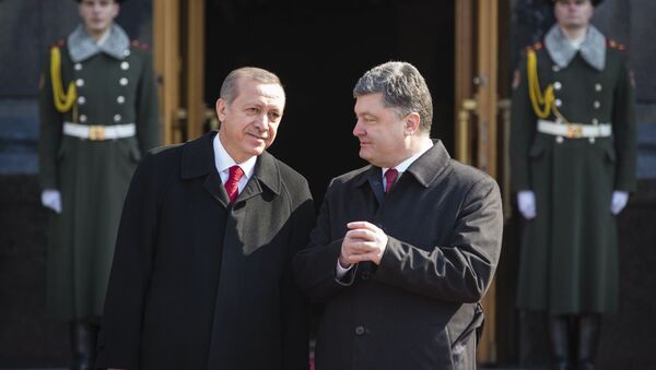 Recep Tayyip Erdogan, presidente de Turquía, y Petró Poroshenko, presidente de Ucrania - Sputnik Mundo