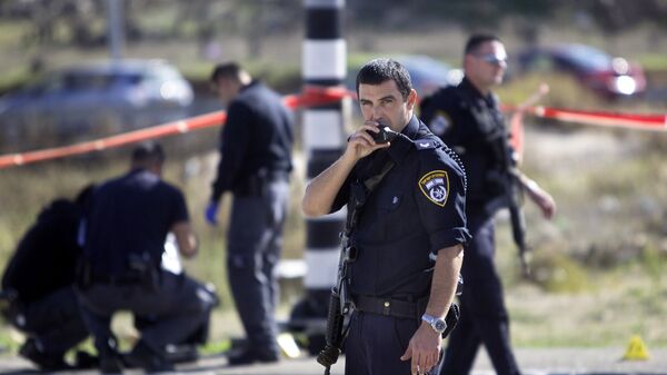 Policía israelí en el lugar del incidente de apuñalamiento (Archivo) - Sputnik Mundo