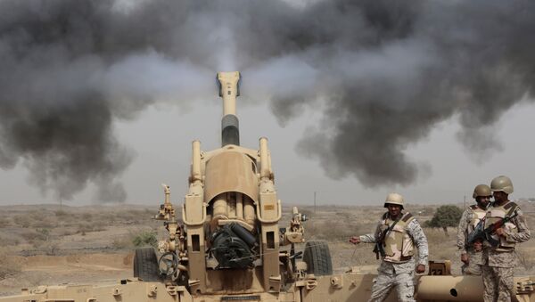 Artillería de la coalición de países del golfo Pérsico y de África del Norte, encabezada por Arabia Saudí - Sputnik Mundo