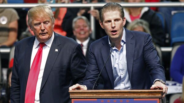 Donald Trump y su hijo Eric Trump - Sputnik Mundo