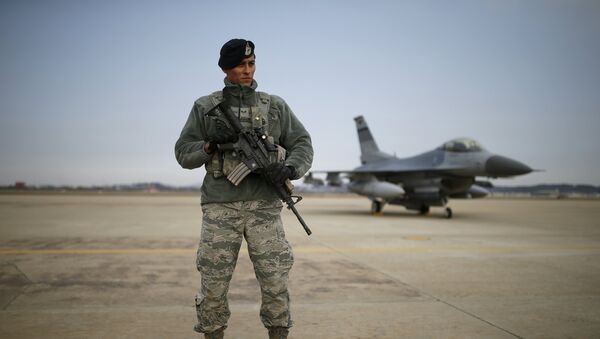 Un militar estadounidense en la base aérea de Osan, Corea del Sur - Sputnik Mundo