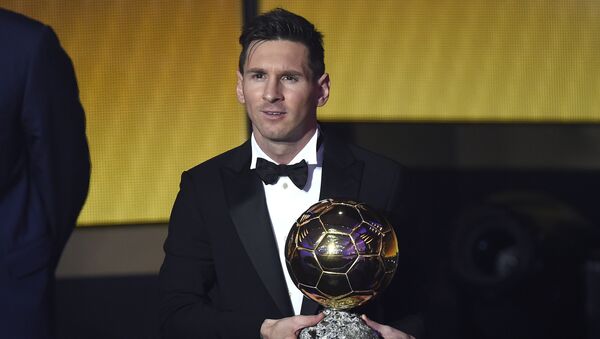 Lionel Messi, el futbolista argentino, recibe su quinto Balón de Oro de la FIFA - Sputnik Mundo