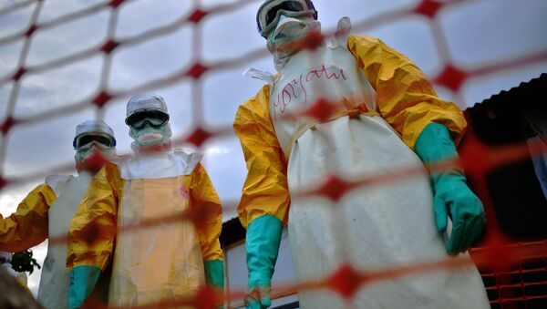 Médicos que luchan contra ébola en África - Sputnik Mundo