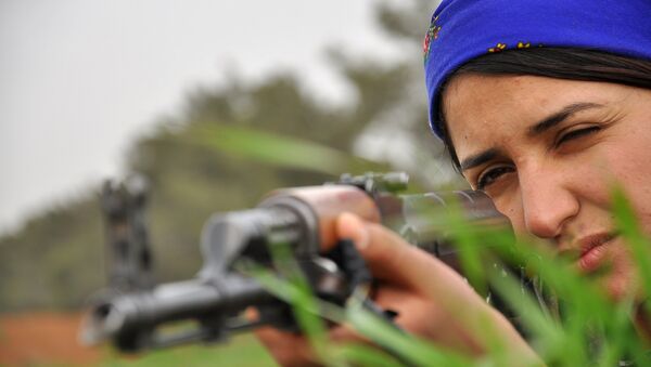 Mujer kurda de las Unidades Femeninas de Protección - Sputnik Mundo