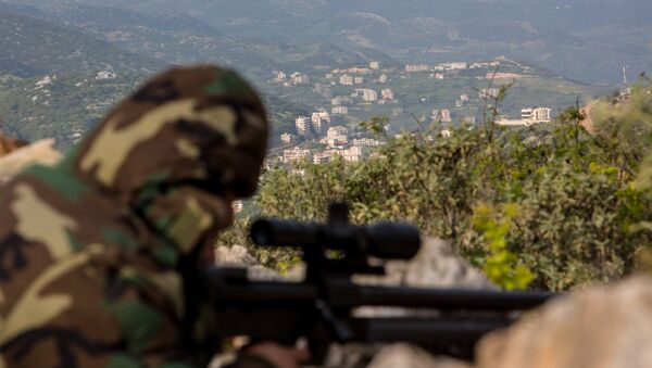 Francotirador durante la operación antiterrorista en las cercanías de la ciudad siria de Kessab - Sputnik Mundo