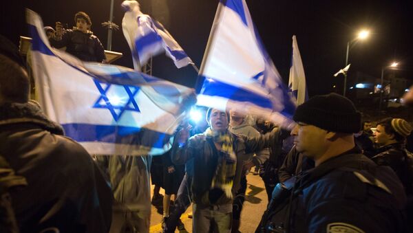 Colonos israelíes protestan cerca de la colonia de Otniel - Sputnik Mundo