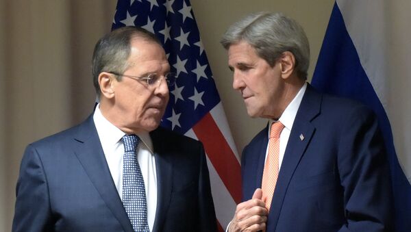 Ministro de Exteriores de Rusia, Serguéi Lavrov, y secretario de estado de EEUU, John Kerry (archivo) - Sputnik Mundo