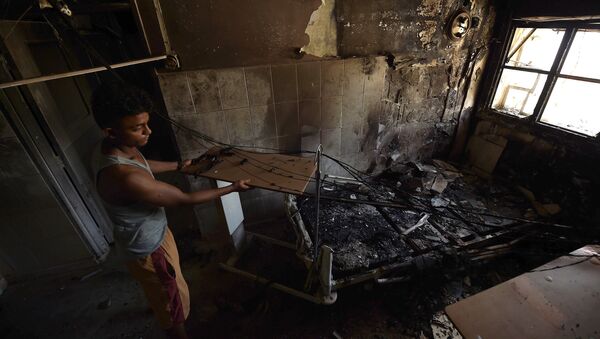 Hospital destruido por bombardeos en Aden, Yemen - Sputnik Mundo