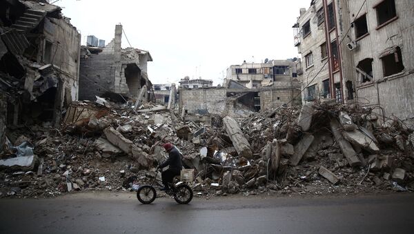 Edificios destruidos en las afueras de Damasco, la capital de Siria - Sputnik Mundo