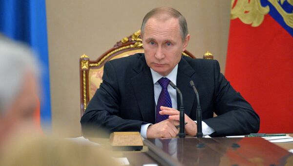 El presidente de Rusia Vladímir Putin durantee una reunión con los miembros del gobierno - Sputnik Mundo