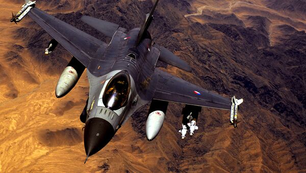 F-16 de la Fuerza Aérea de los Países Bajos - Sputnik Mundo