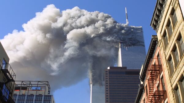 Twin towers of the World Trade Center burn after hijacked planes crashed into them in New York - Sputnik Mundo