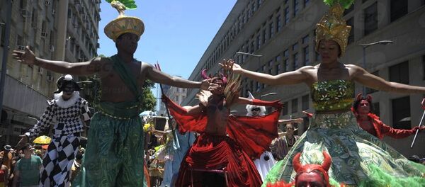 Disfraces de políticos detenidos en Lava Jato triunfan en Carnaval de Brasil  - 17.02.2017, Sputnik Mundo