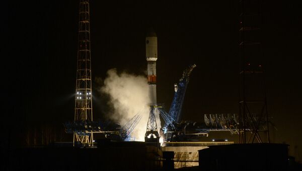Cohete portador Soyuz 2.1b con un satélite del sistema de navegación Glonass en el cosmódromo Plesetsk - Sputnik Mundo