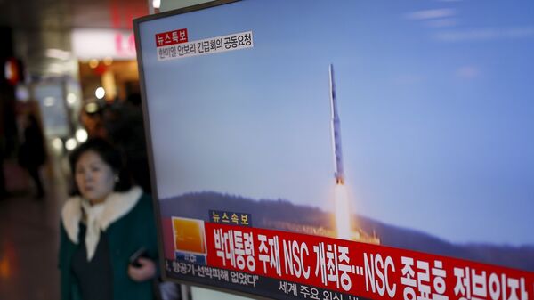 Corea del Norte lanza un misil de largo alcance - Sputnik Mundo